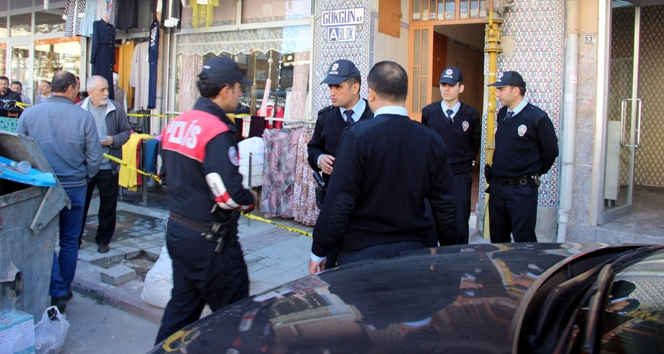 Kızgın koca eşini silahla vurarak öldürdü, 2 polis memurunu da yaraladı