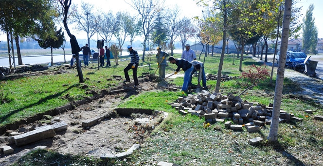 Karaman’da Park Yenileme Çalışmaları Devam Ediyor