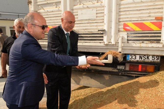 Vali Çakacak, Tarsus Ticaeret Ve Sanayi Odası İle Ticaret Borsası’nda İncelemelerde Bulundu