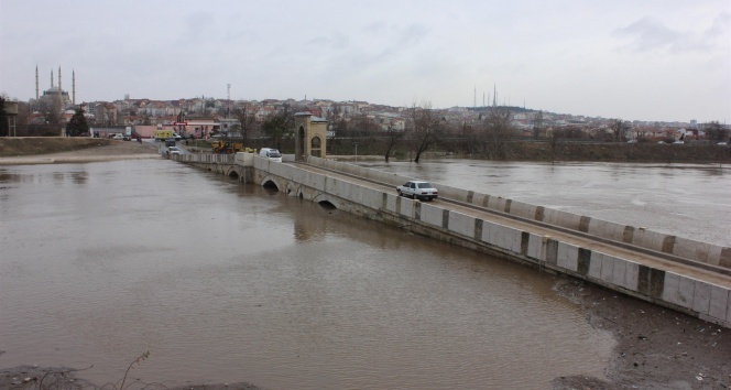 Edirne'de sel kapıya dayandı