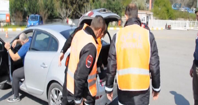 Topçular-Eskihisar feribotunda canlı bomba paniği