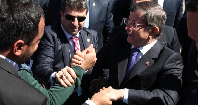 Başbakan Davutoğlu: 'Bizi ayıramayacaklar'