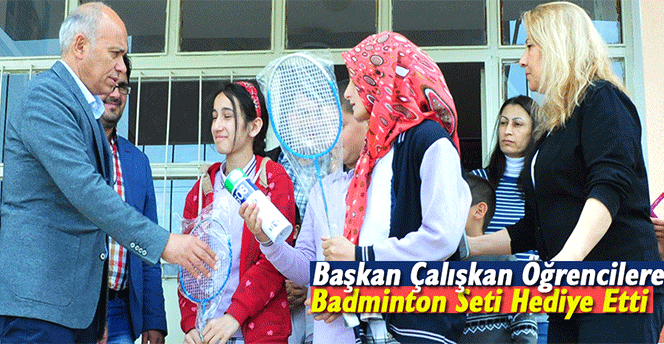 Başkan Çalışkan Öğrencilere Badminton Seti Hediye Etti