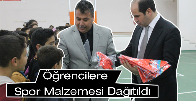 Öğrencilere Spor Malzemesi Dağıtıldı