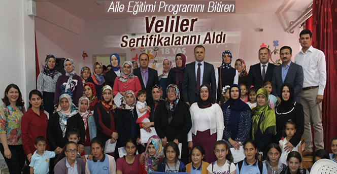 Aile Eğitimi Programını Bitiren Veliler Sertifikalarını Aldı