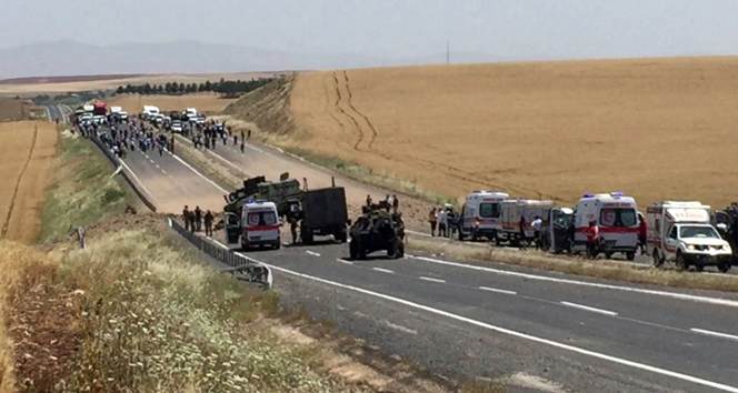 Diyarbakır’da askeri araca bombalı saldırı: 8 asker yaralı