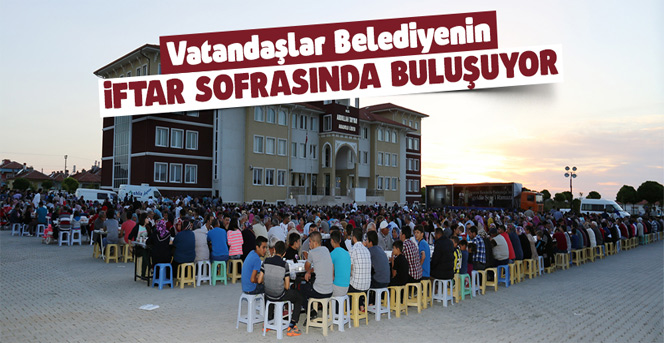 Vatandaşlar Belediyenin İftar Sofrasında Buluşuyor