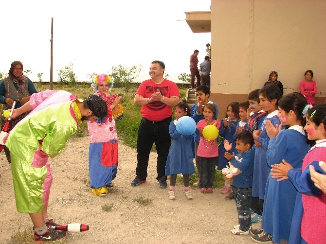 NEÜ’lü Öğrenciler İmece Faaliyetlerini Sürdürüyor