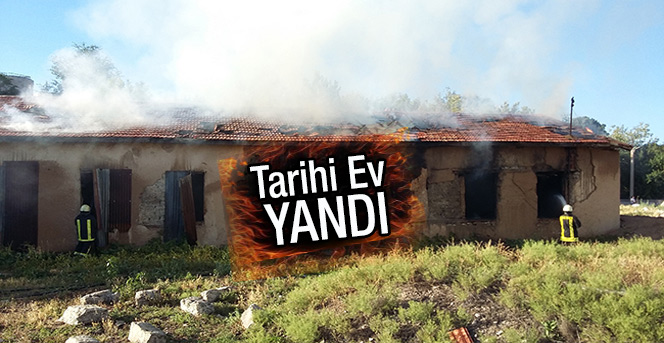 Tarihi Ev Restore Edilmeyi Beklerken Yandı