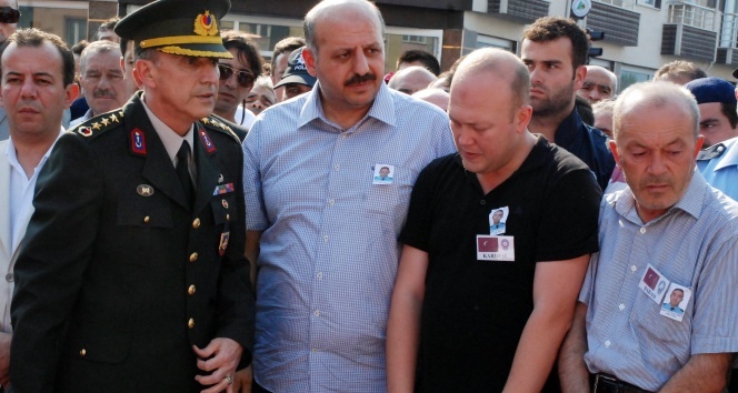 Şehit annesinin elini öpmüştü