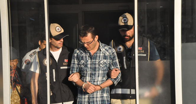 İzmir'de zabıt katibi ve infaz koruma memurlarına operasyon