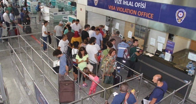 Türkiye'ye gelen yabancı sayısı yüzde 40 azaldı