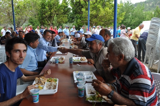 Başkan Turgut İşçilerle Yemek Yedi