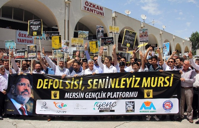 Mersin Gençlik Platformu’ndan Mursi Eylemi