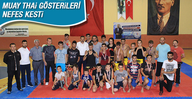 Muay Thai Gösterileri Nefes Kesti