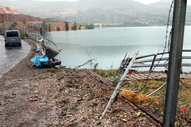 Karpuz Yüklü Kamyon Baraj Gölüne Uçtu: 1 Ölü