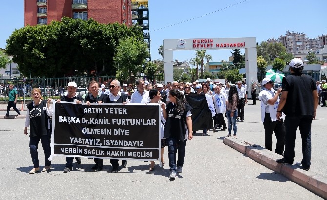 Sağlık Çalışanları Şiddeti Protesto Etti