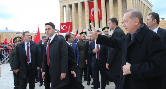 Devlet erkanı Ata'nın huzurunda