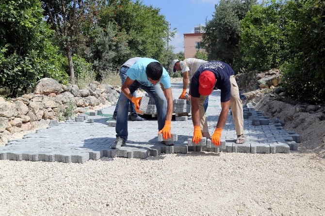 Erdemli’nin Cadde Ve Sokaklarına Parke Döşeniyor