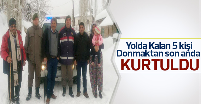 Yolda mahsur kalan 5 kişi kurtarıldı